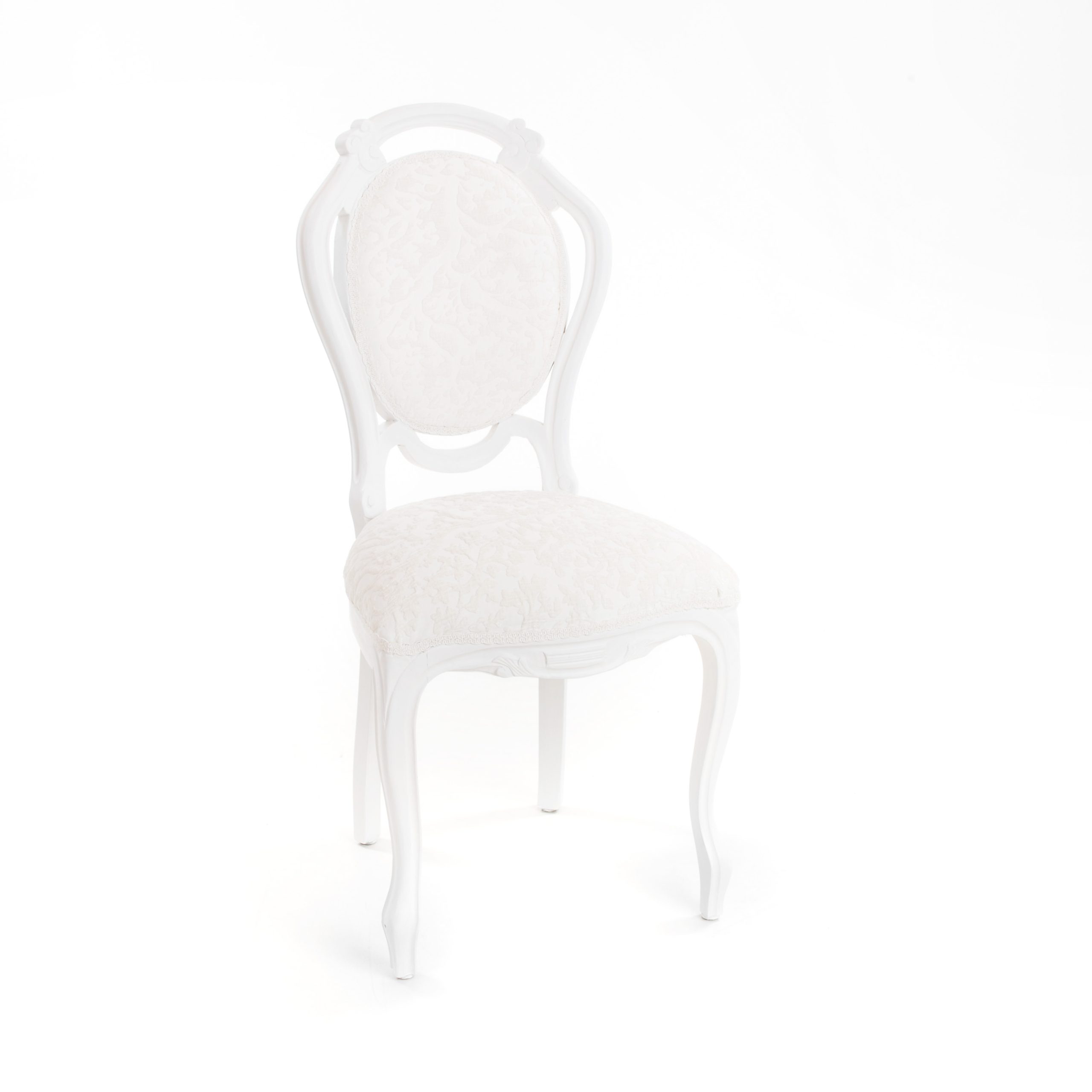 beeld Gloed Overname Brocante witte stoel - Feestmateriaalverhuur